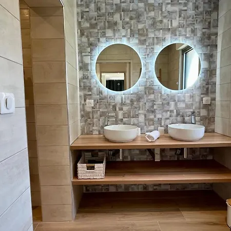 Dame Jeanne Maison De 10 Personnes Avec Jardin Et Parking 르크로토이