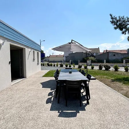 Dame Jeanne Maison De 10 Personnes Avec Jardin Et Parking 르크로토이