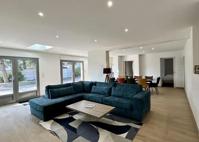 Dame Jeanne Maison De 10 Personnes Avec Jardin Et Parking